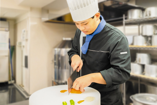 織田調理師専門学校調理師科の中華料理実習